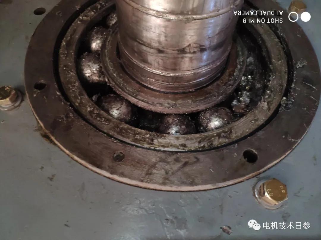 哪些因素會導致電機軸承發熱損壞？